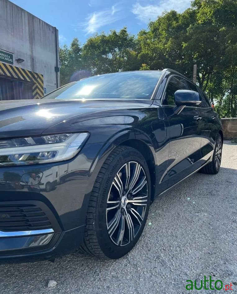 2019' Volvo V60 photo #5