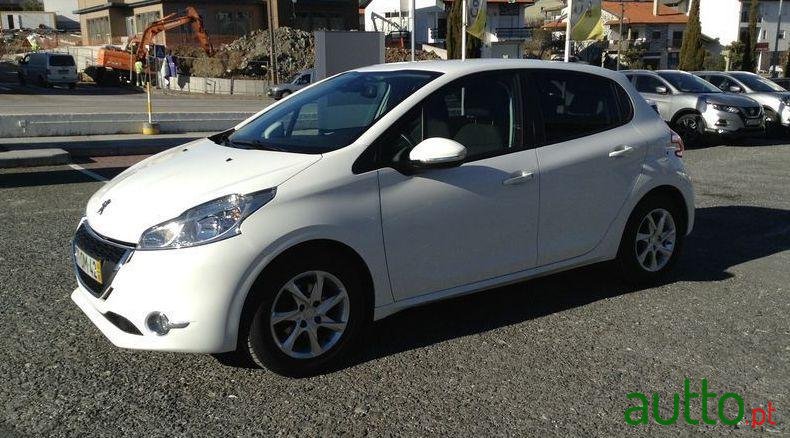 2014' Peugeot 208 82Cv photo #2