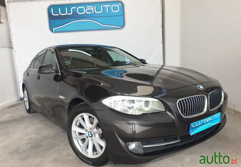 2011' BMW 520 photo #3