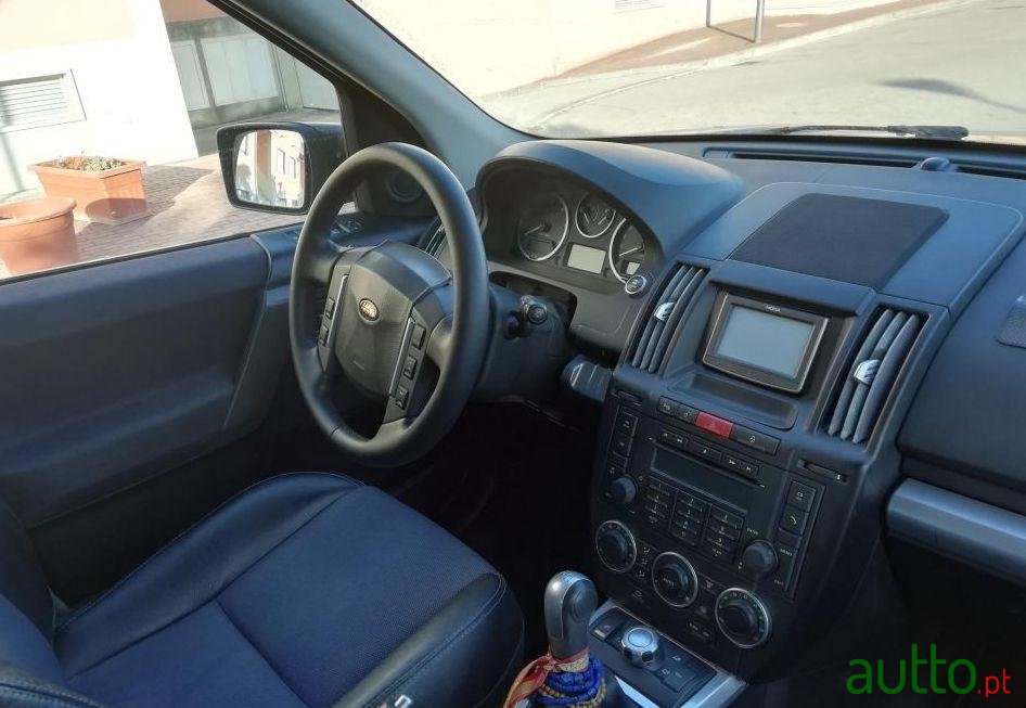 2008' Land Rover Freelander 2 Se Td4 photo #2