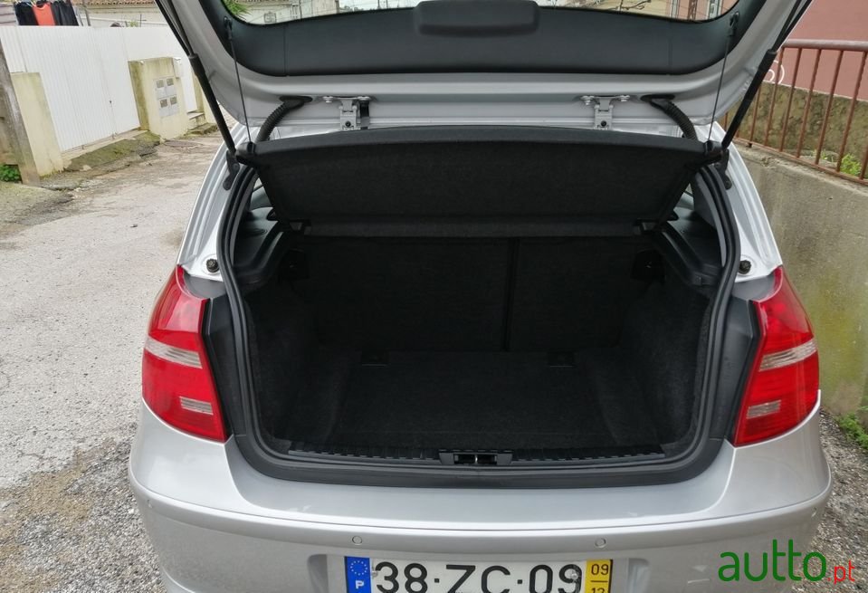 2009' BMW 118 photo #6