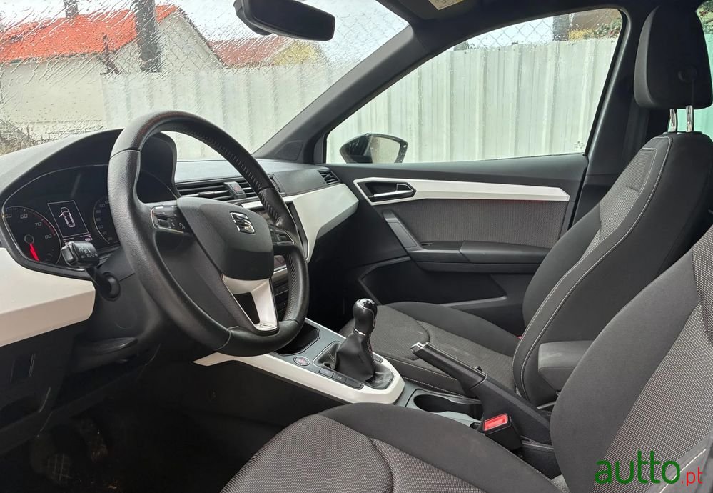 2019' SEAT Arona 1.0 Tsi Xcellence photo #5