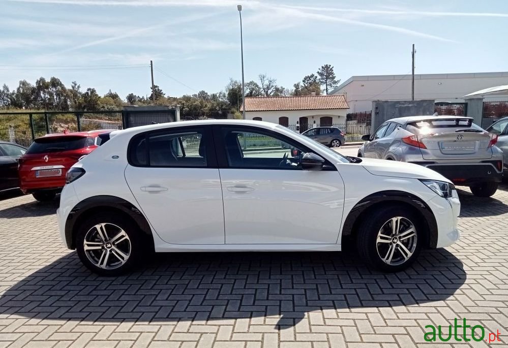 2022' Peugeot e-208 photo #4