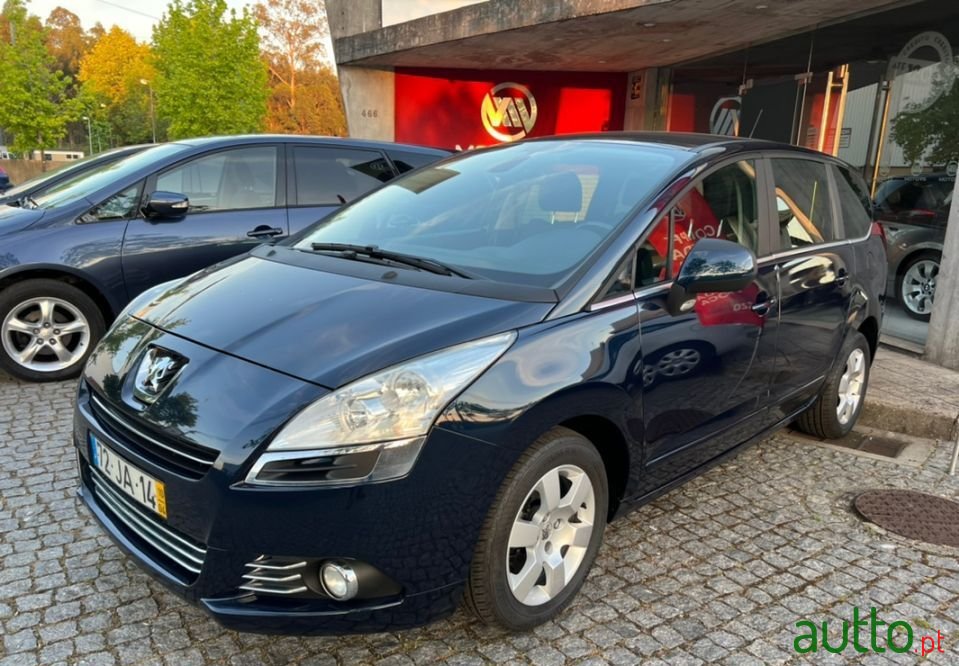 2010' Peugeot 5008 photo #2