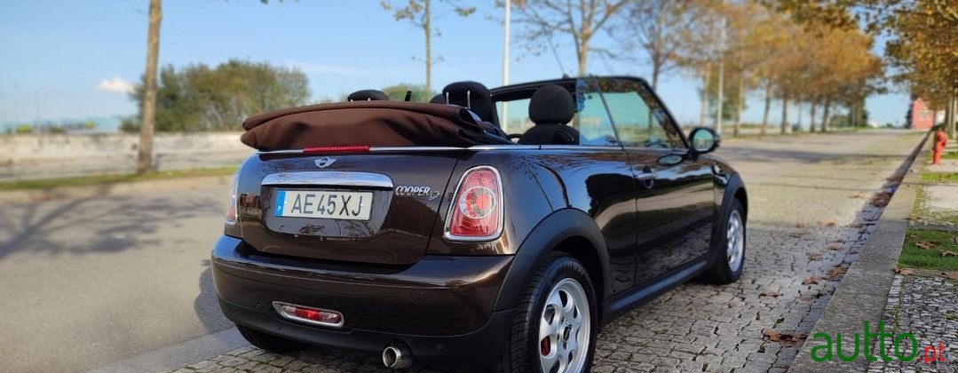 2011' MINI Cabrio photo #4