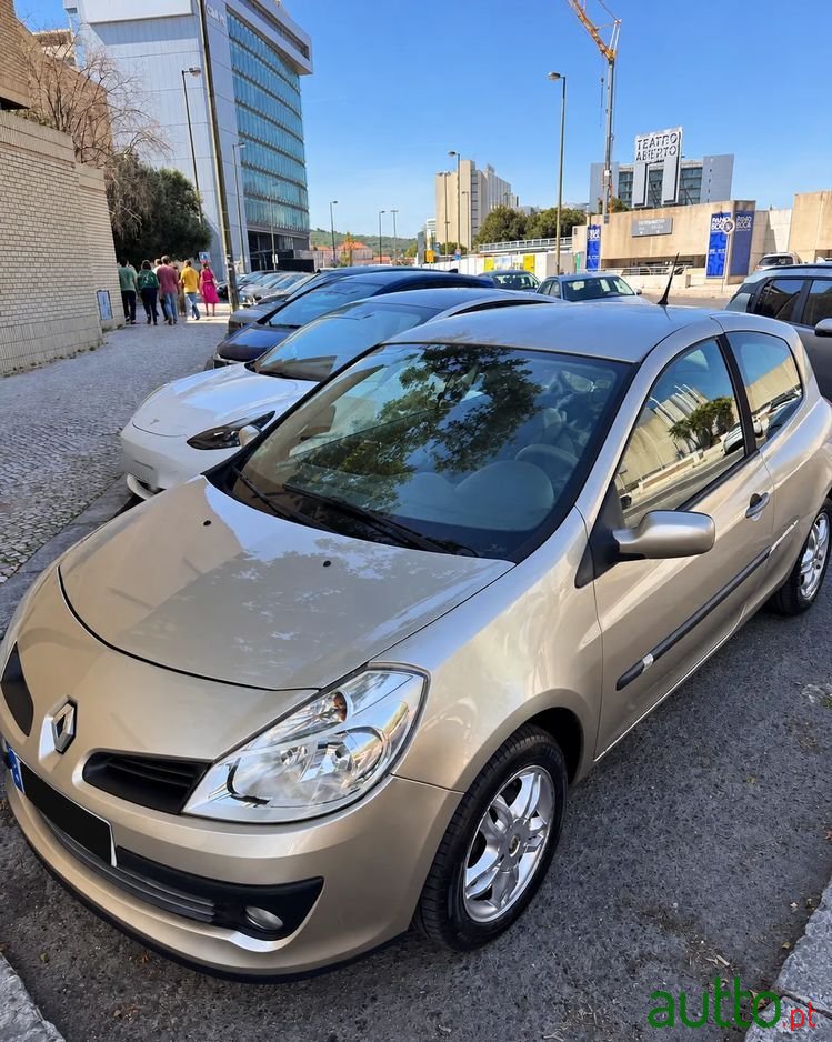2006' Renault Clio 1.2 16V Dynamique photo #1