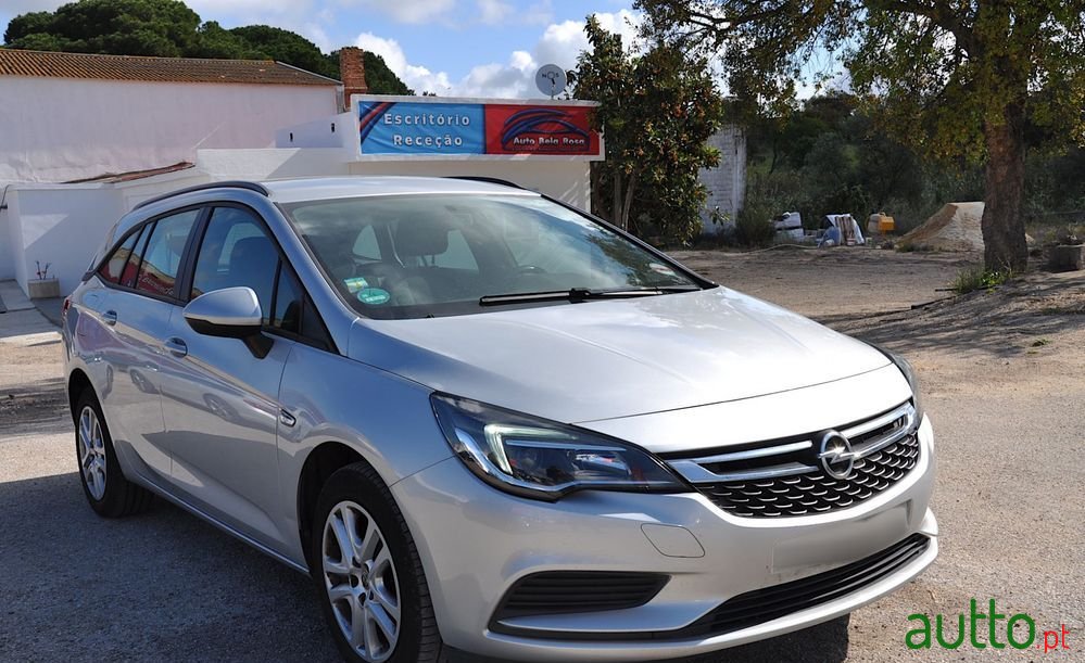 2017' Opel Astra Sports Tourer photo #1