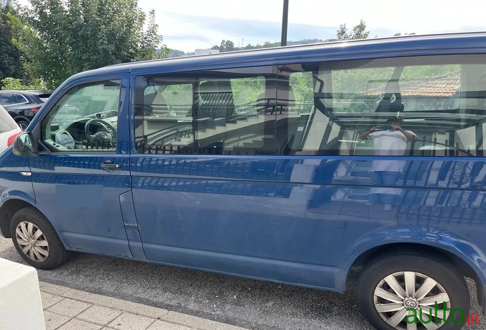 2017' Volkswagen Transporter photo #2