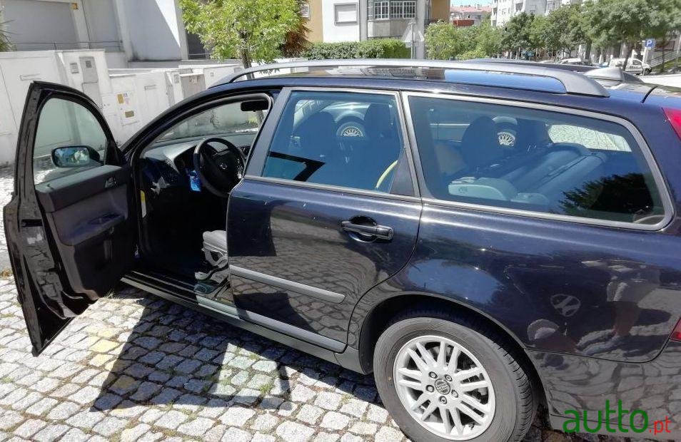 2005' Volvo V50 photo #1