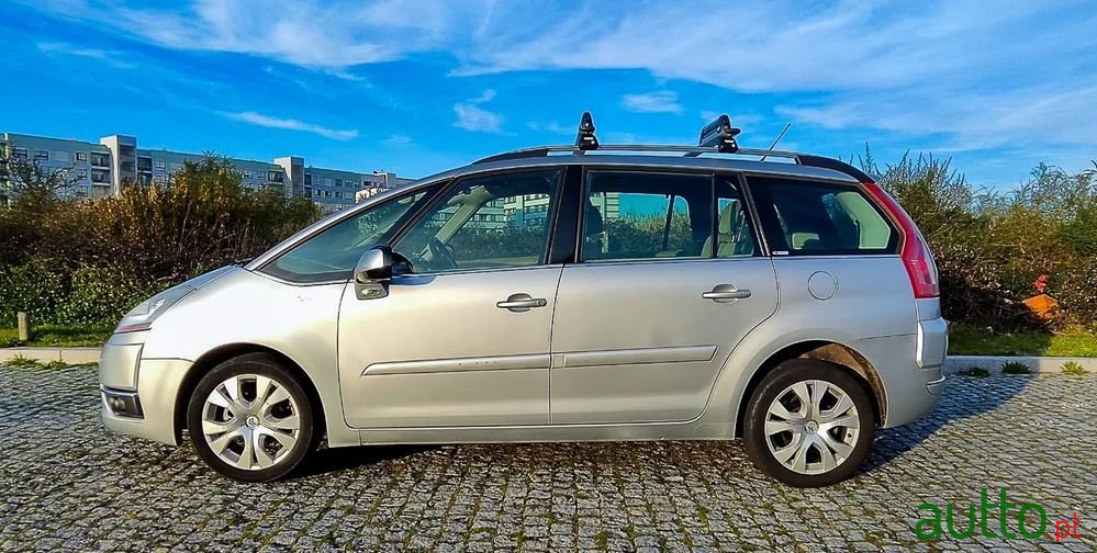 2008' Citroen C4 Grand Picasso photo #6