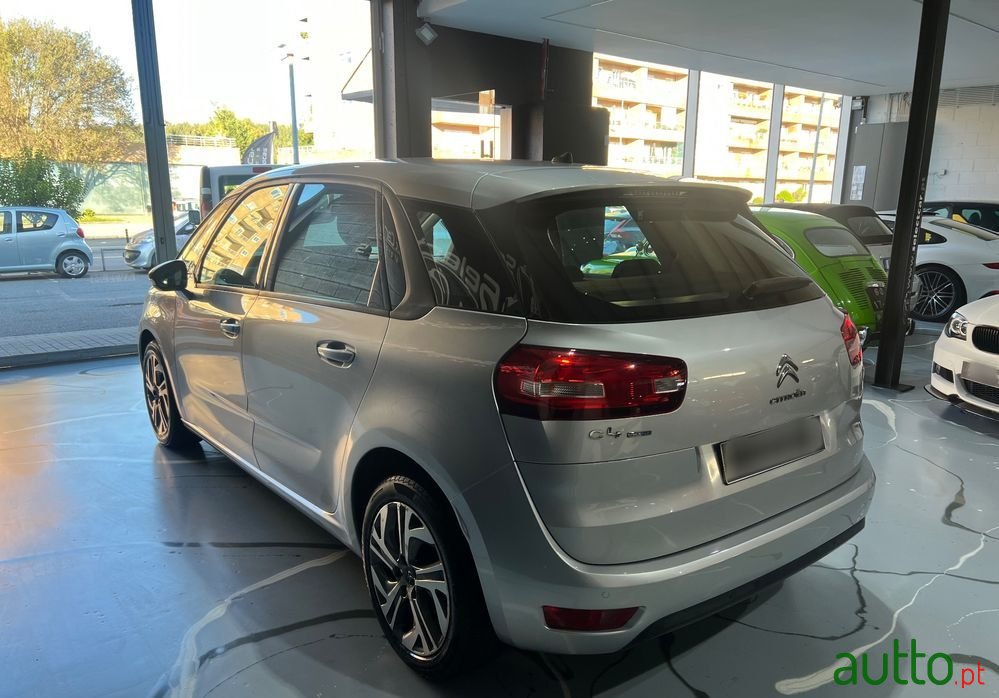 2016' Citroen C4 Picasso photo #6