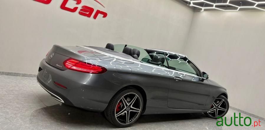 2018' Mercedes-Benz Classe C photo #5