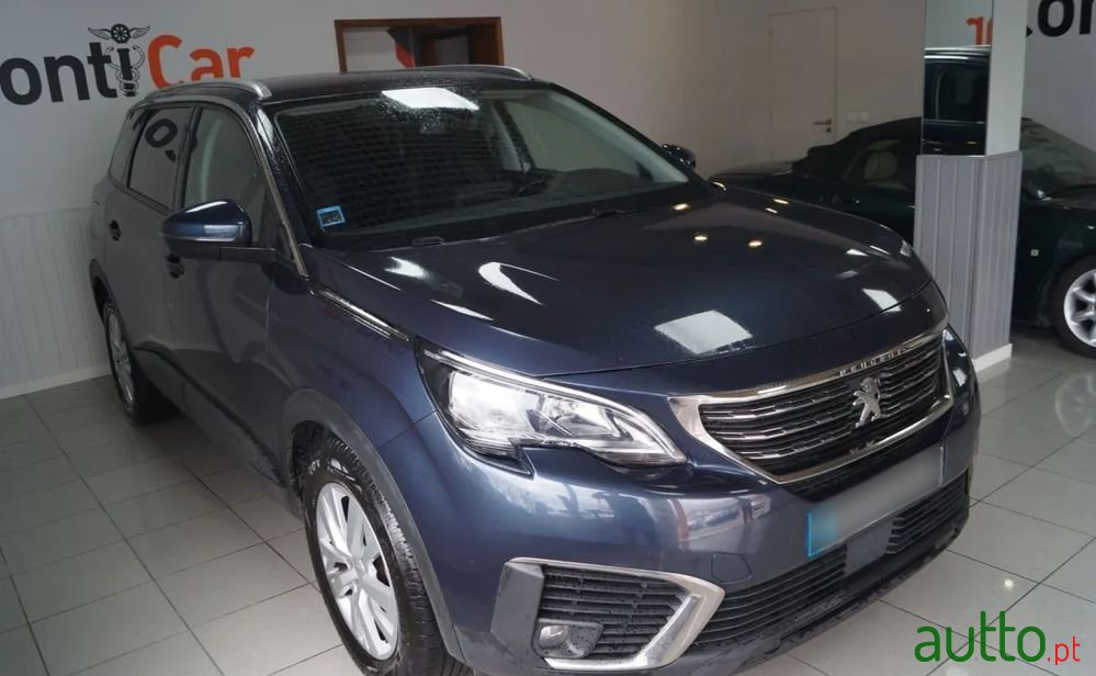 2019' Peugeot 5008 photo #3