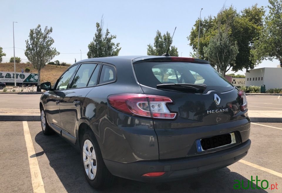 2011' Renault Megane Sport Tourer photo #3