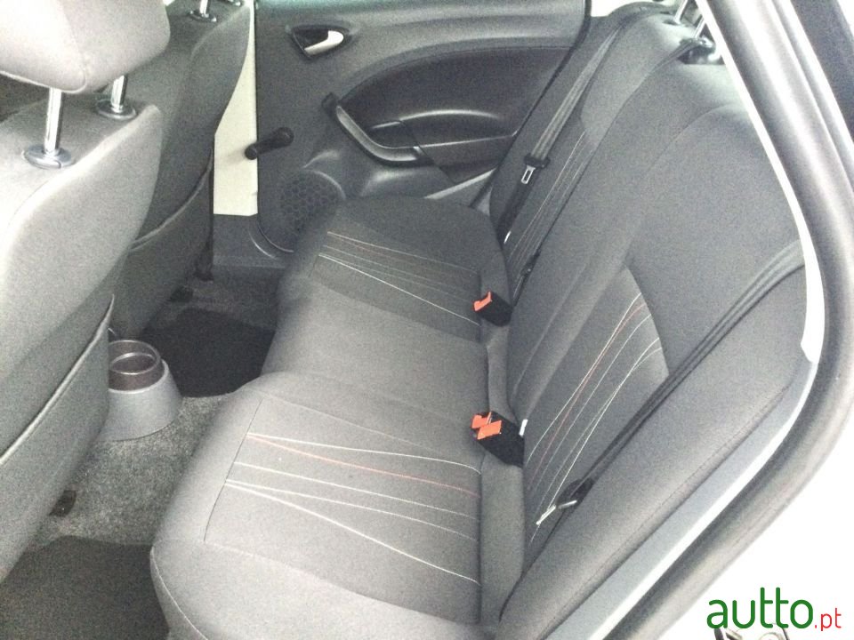 2012' SEAT Ibiza photo #4