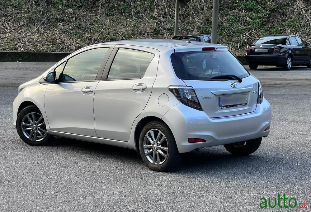 2014' Toyota Yaris photo #4