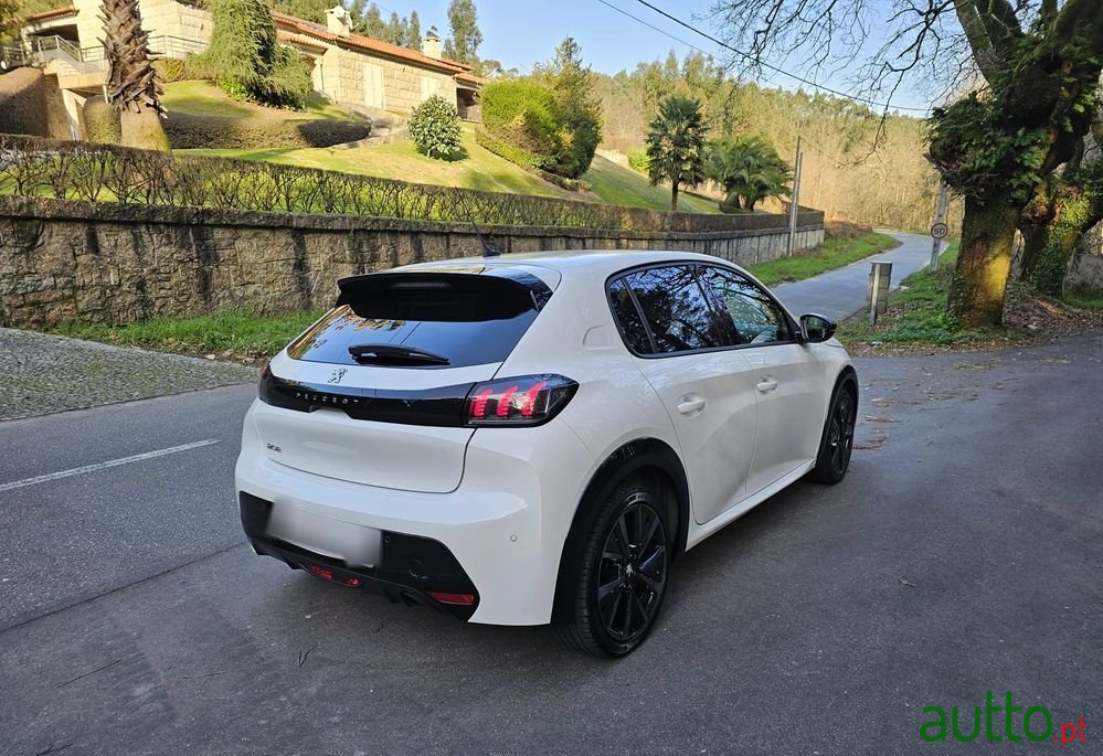 2021' Peugeot 208 photo #2