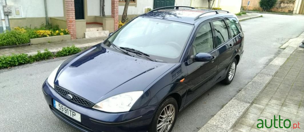 2002' Ford Focus Sw photo #1