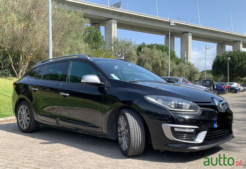 2015' Renault Megane Sport Tourer photo #2