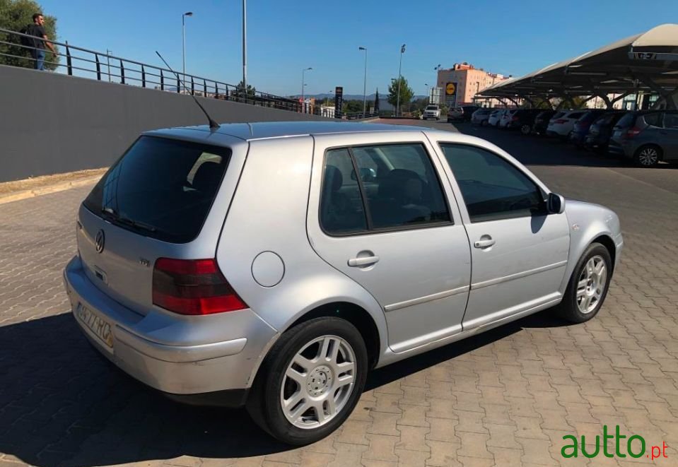 2001' Volkswagen Golf photo #4