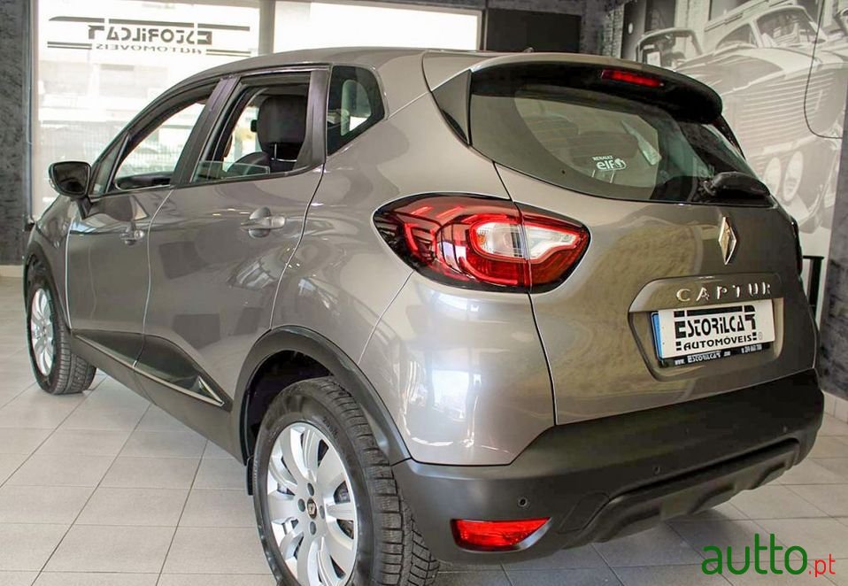 2019' Renault Captur photo #4