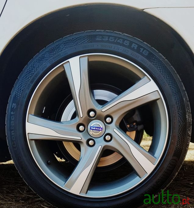 2012' Volvo V70 photo #6