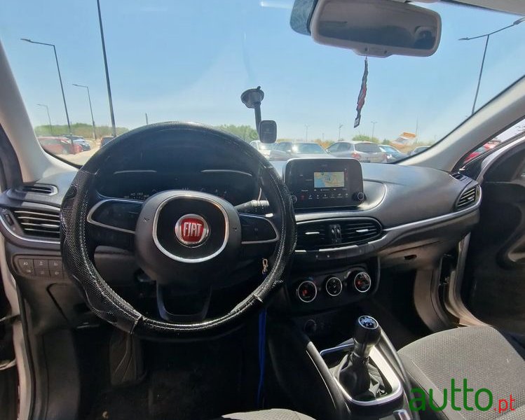 2017' Fiat Tipo Station Wagon photo #3