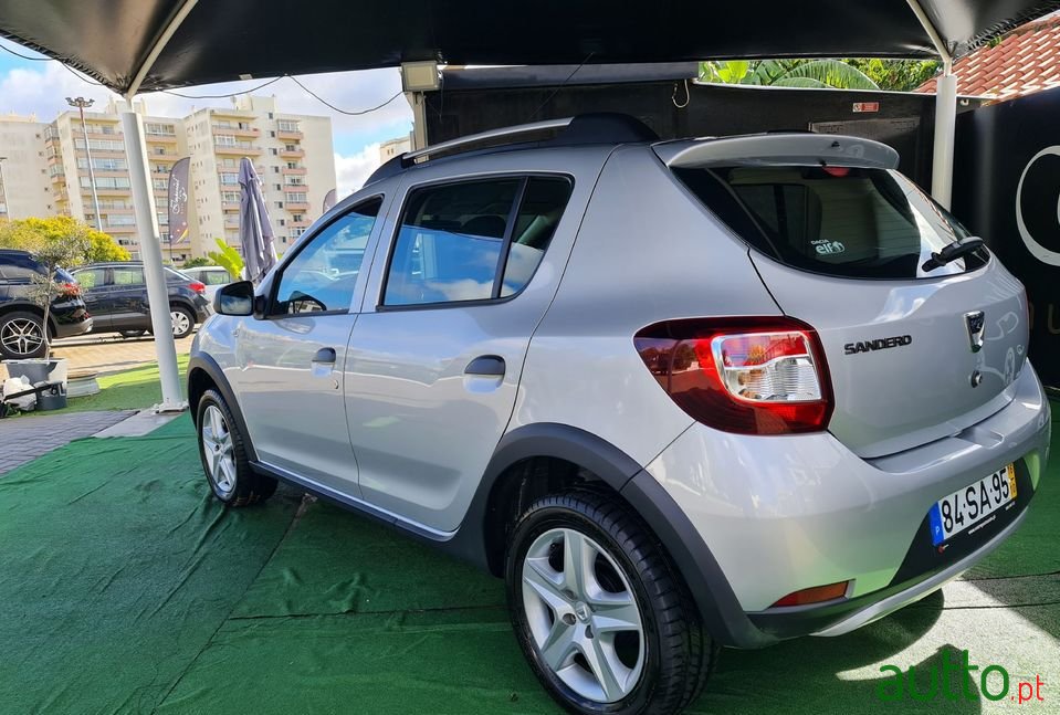 2016' Dacia Sandero photo #6