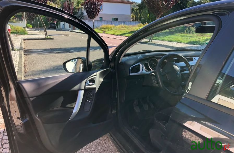 2011' Citroen C3 photo #3