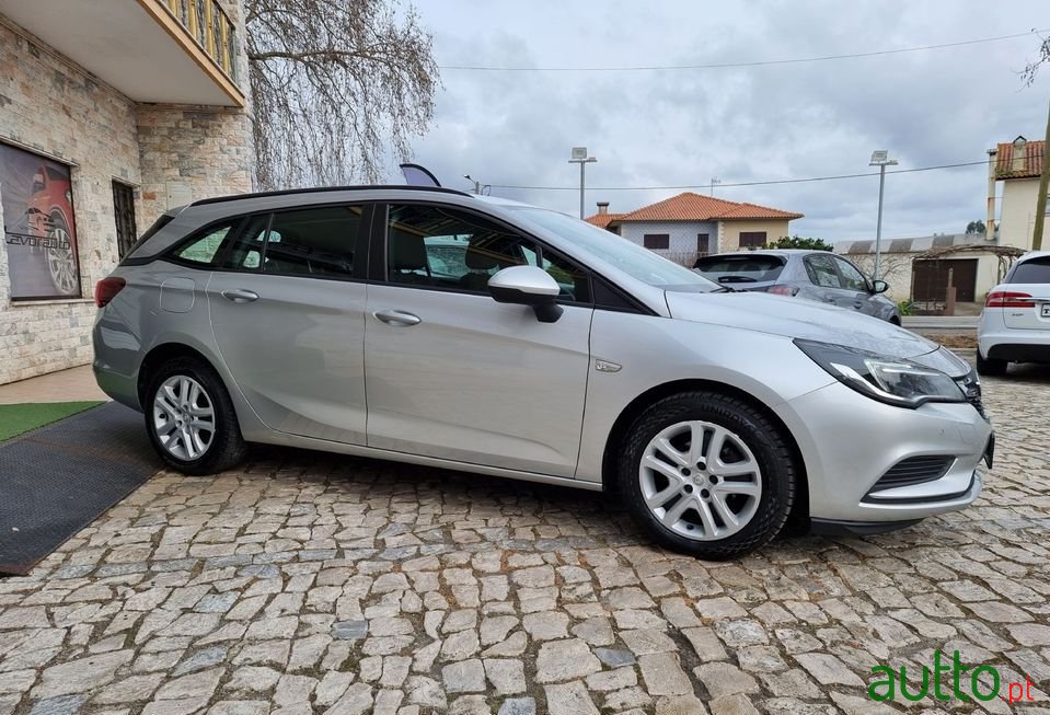 2018' Opel Astra Sports Tourer photo #5