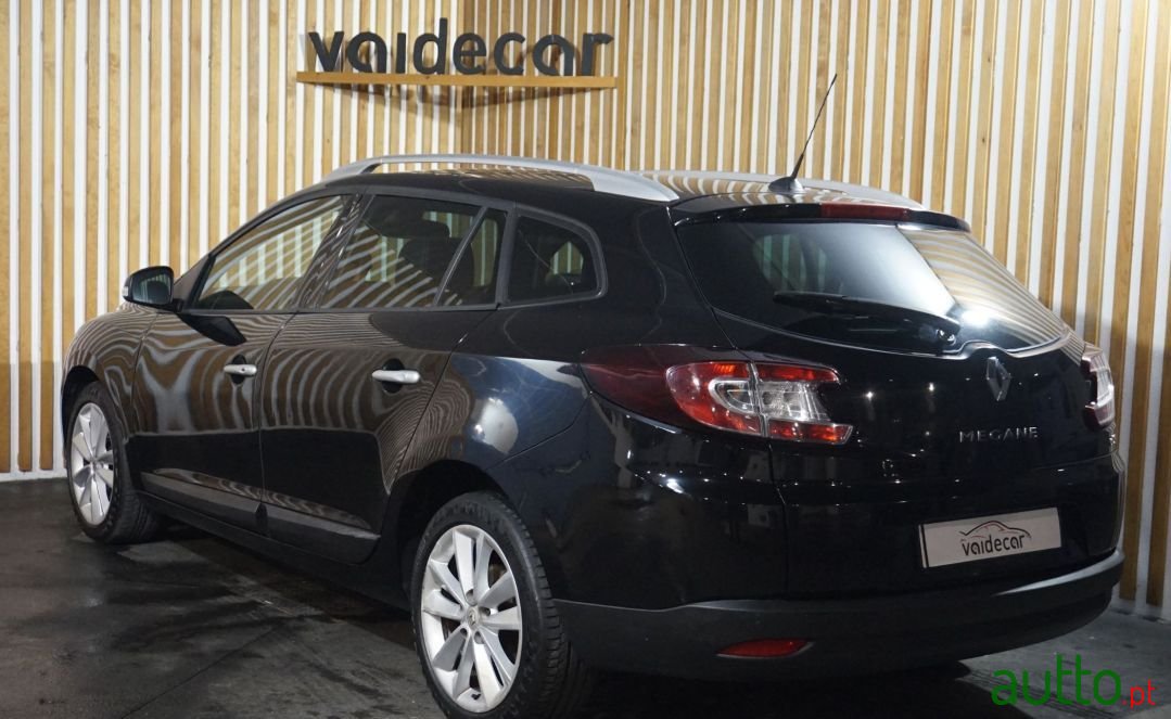 2011' Renault Megane Sport Tourer photo #2