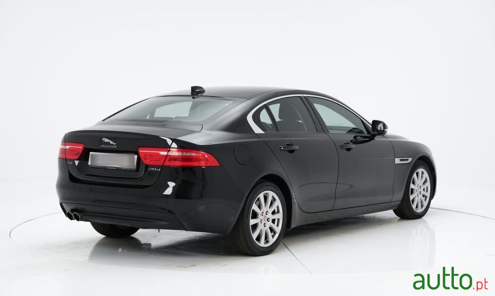 2017' Jaguar XE photo #3