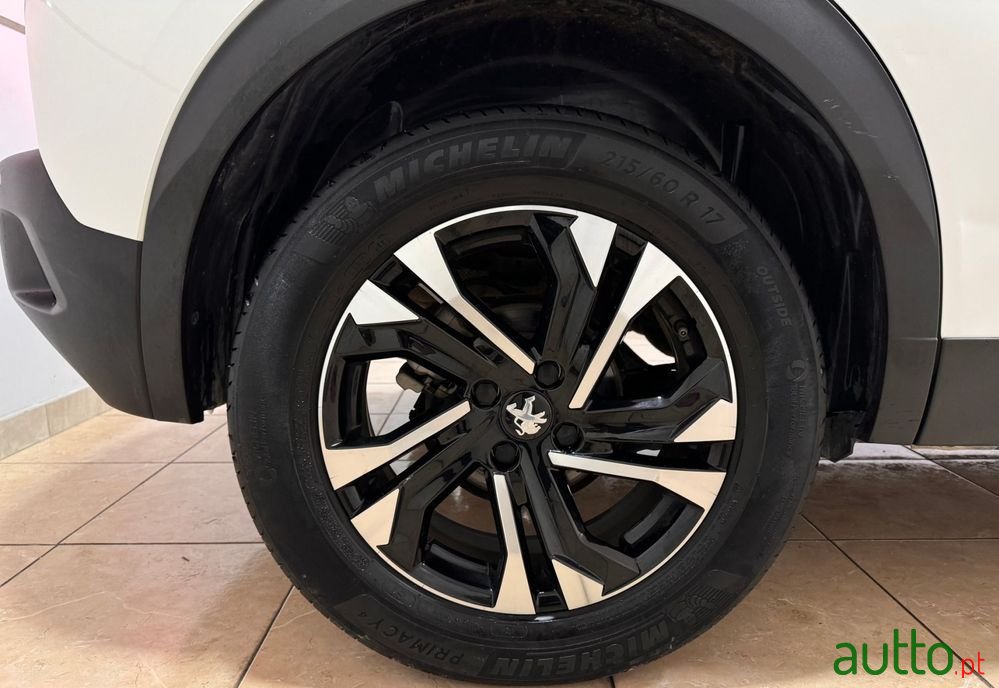 2021' Peugeot 2008 1.2 Puretech Allure photo #6