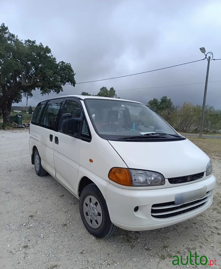 1997' Mitsubishi Space Gear photo #4