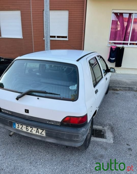 1992' Renault Clio photo #4