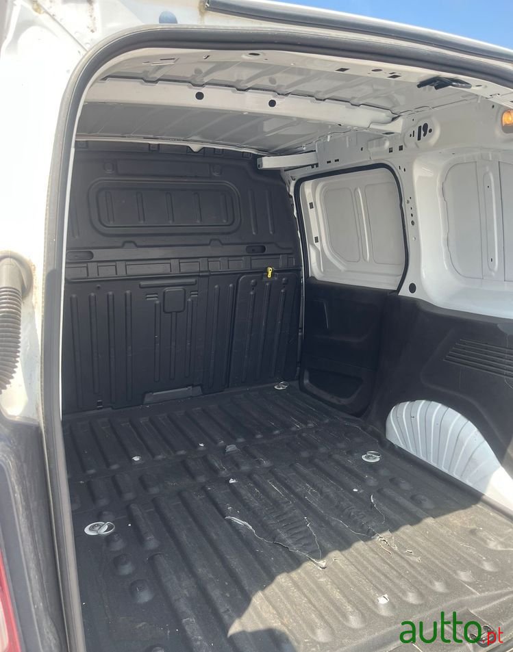 2019' Peugeot Partner photo #6