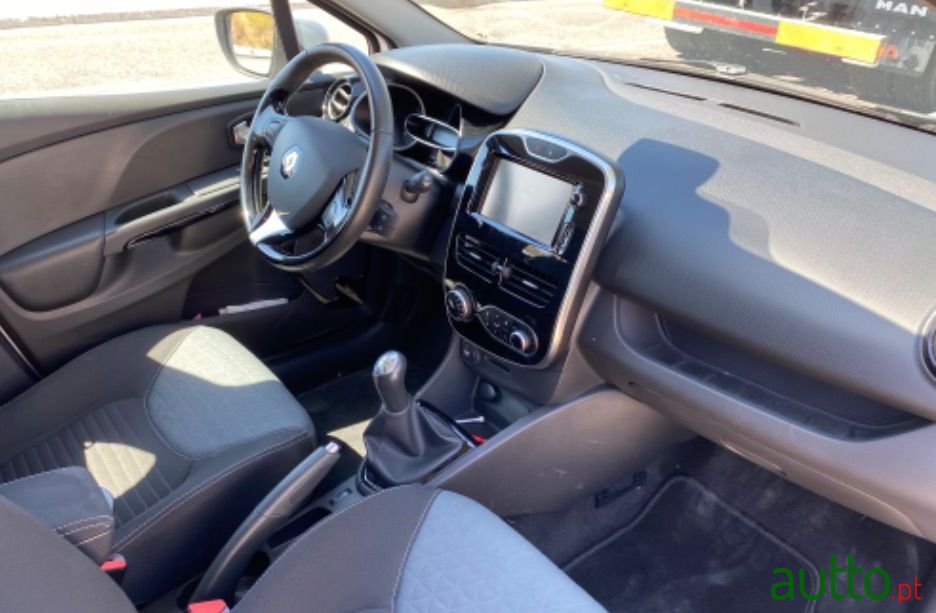 2015' Renault Clio photo #3