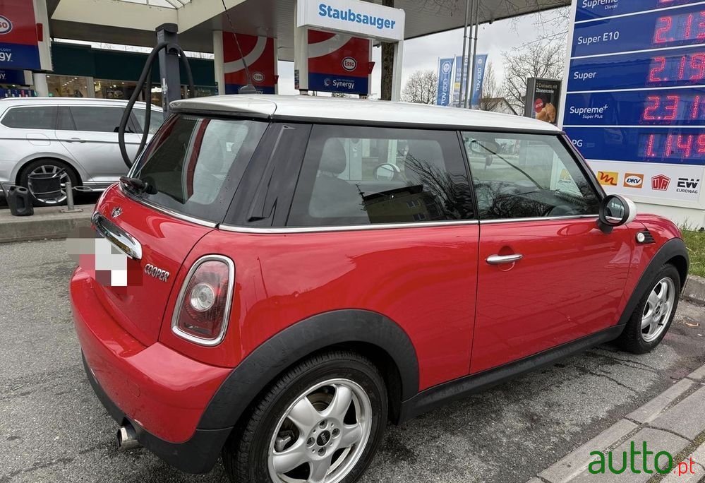 2009' MINI Cooper 3 Portas photo #3