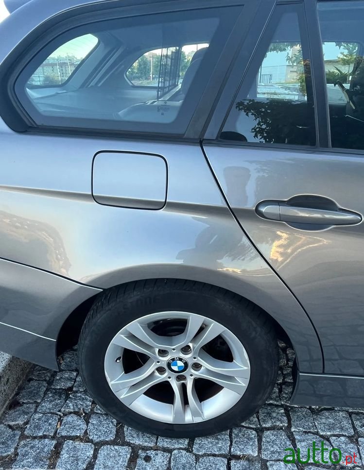 2009' BMW 318 photo #6