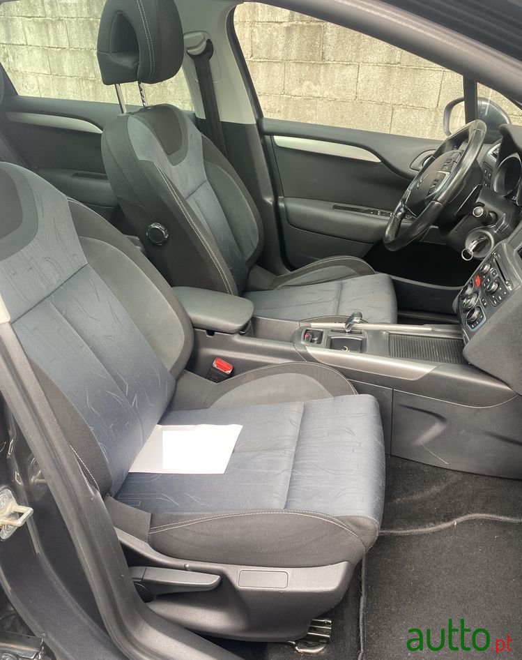 2012' Citroen C4 photo #6