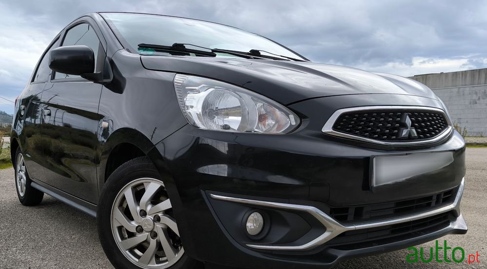 2017' Mitsubishi Space Star photo #4