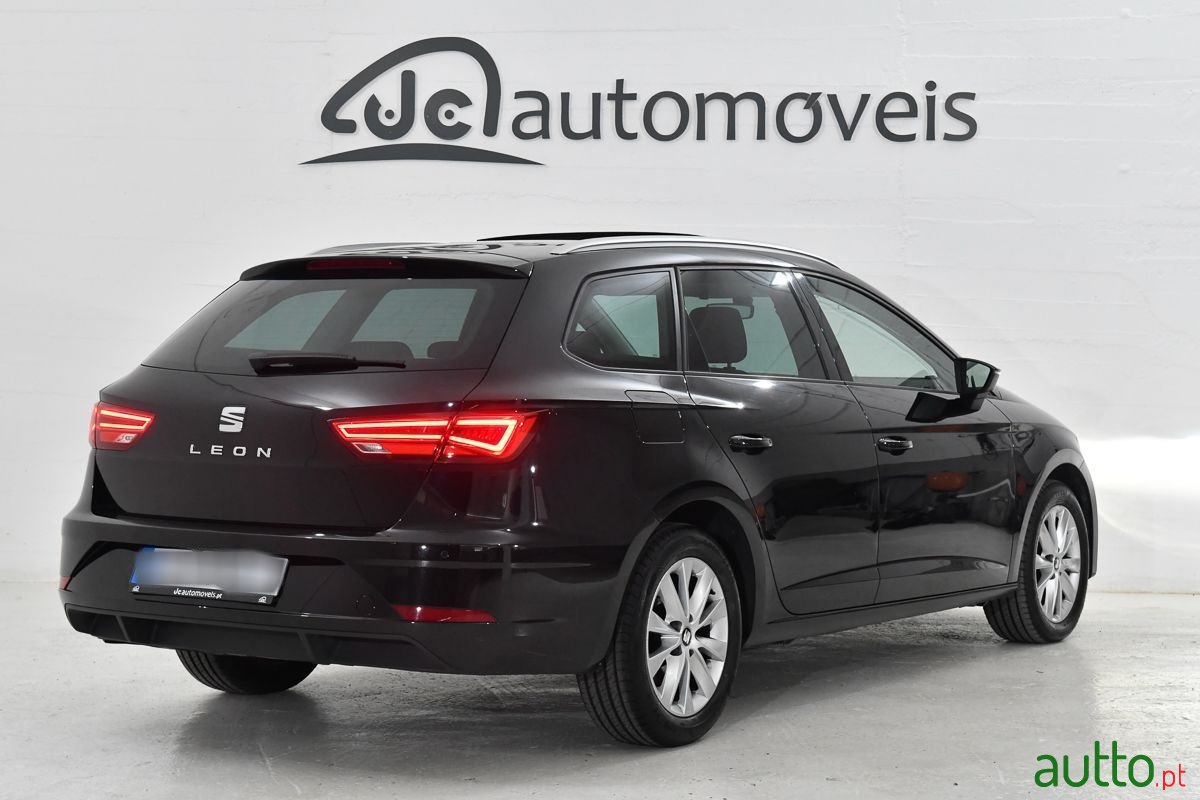 2020' SEAT Leon-St photo #2