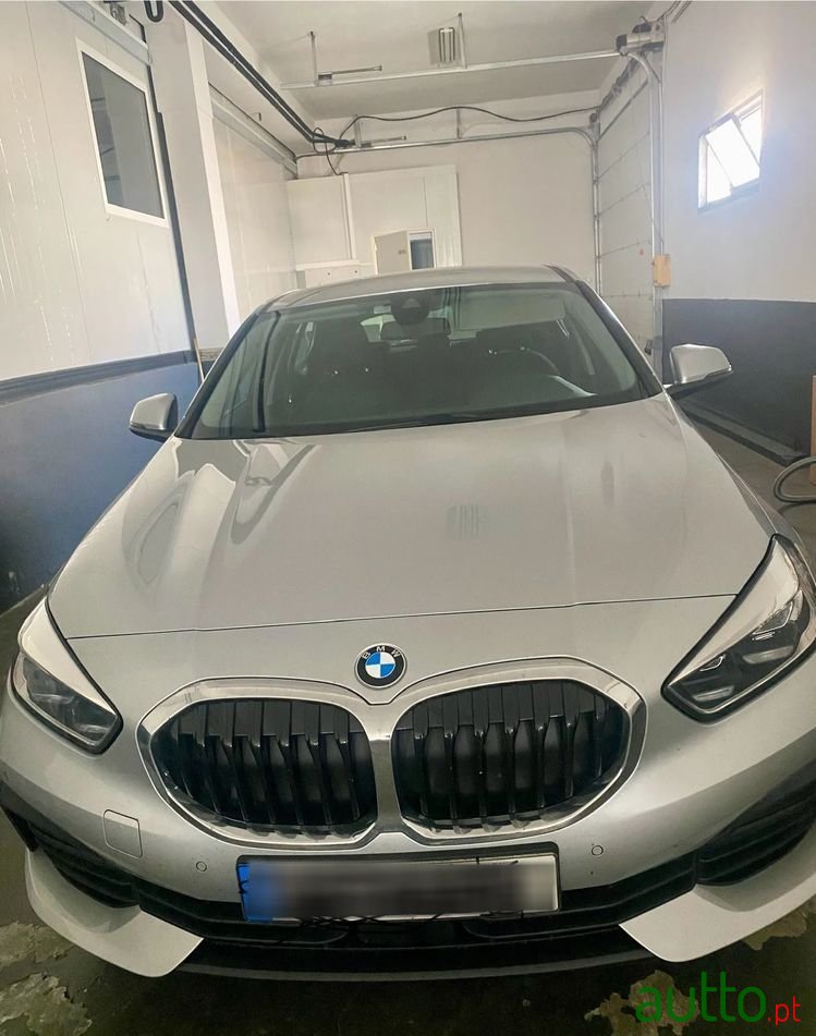 2021' BMW 116 D Advantage Auto photo #2