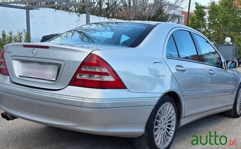 2002' Mercedes-Benz Classe C photo #4