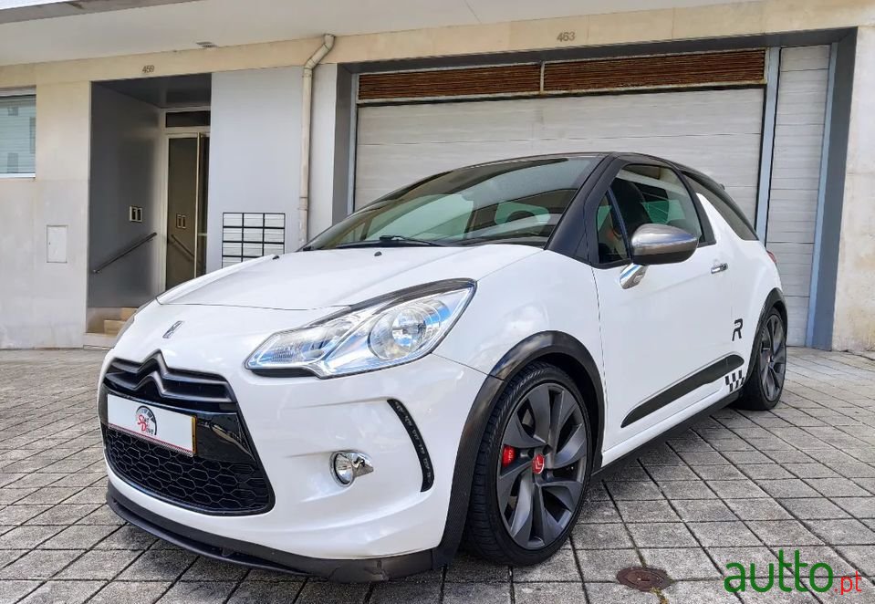 2011' Citroen DS3 photo #1