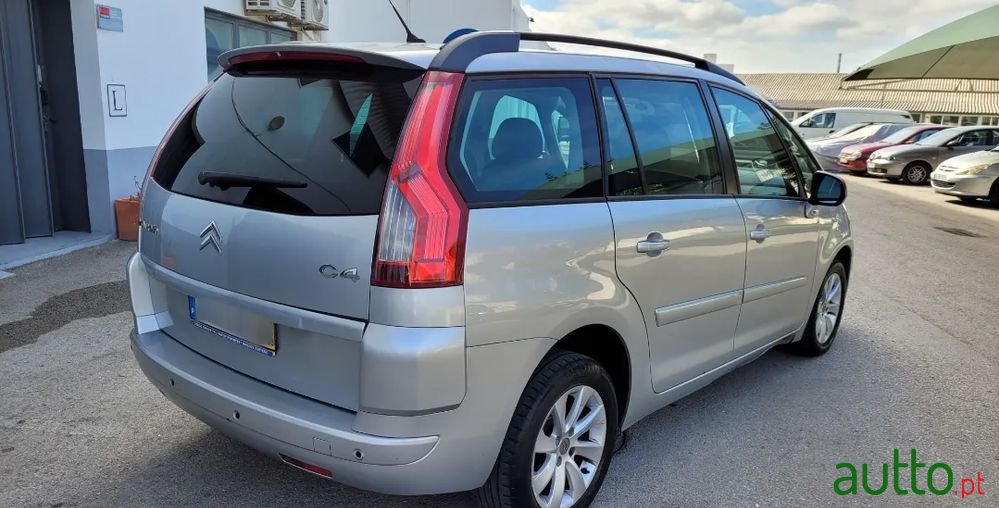 2010' Citroen C4 Grand Picasso photo #2