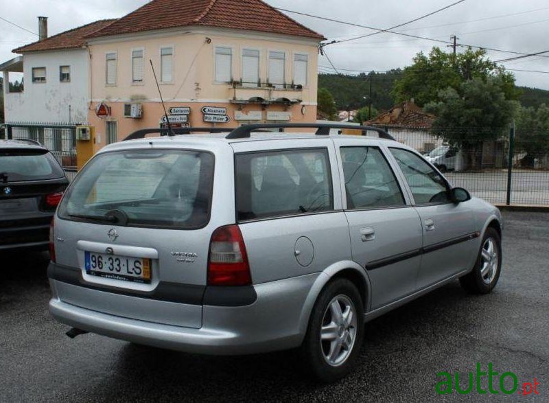 1998' Opel Vectra Caravan photo #1