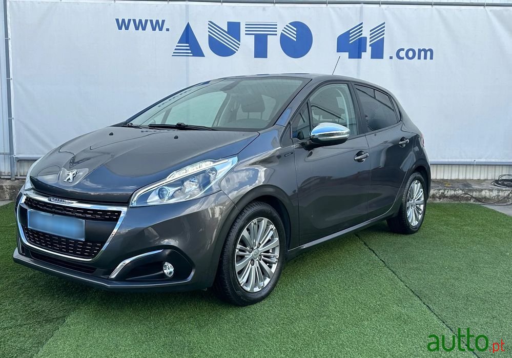 2019' Peugeot 208 photo #1