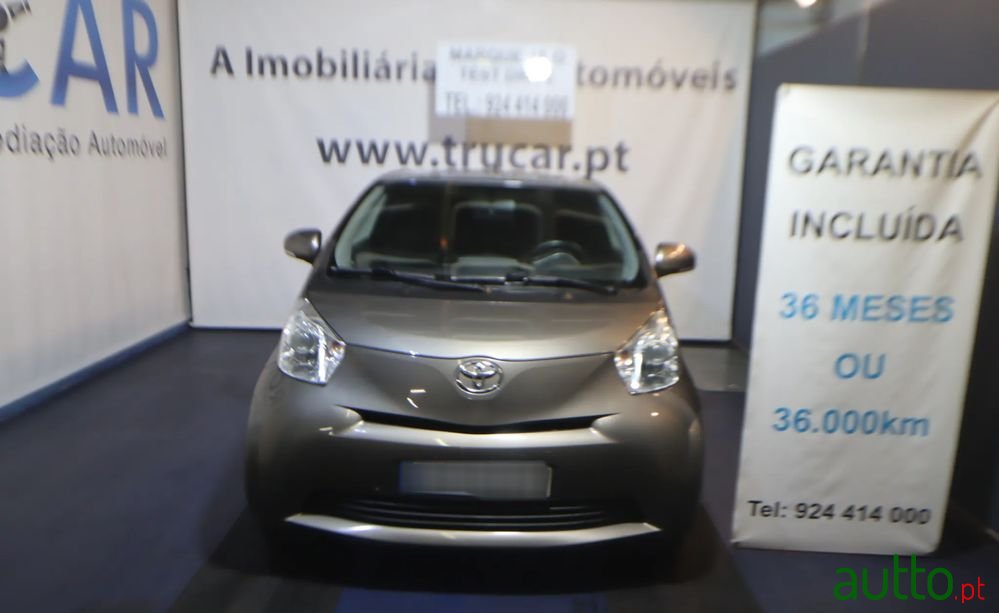 2011' Toyota iQ photo #5