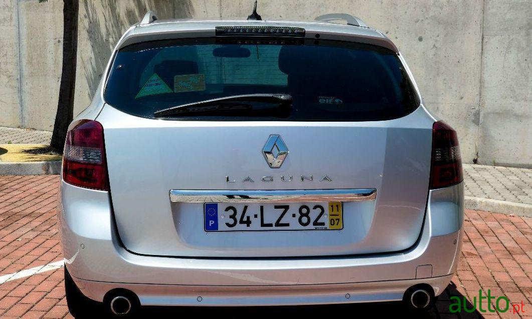 2011' Renault Laguna Break photo #3